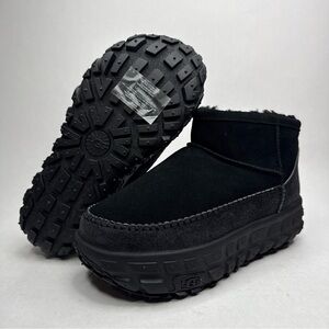 UGG Men's Black Chukka Boots